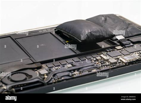 Lithium ion battery laptop hi-res stock photography and images - Alamy