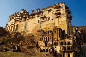 Bundi tourist places fort step wells and lakes