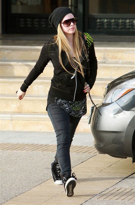 Avril Lavigne (singer) | Street outfit, Fashion, Celebrity style