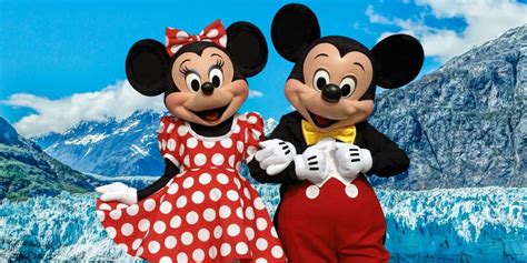 Minnie Mouse Jumps Into Action, Performs CPR at Park | Disney Dining