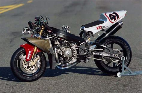 Motorcycling Oddities: Yamaha R7 | Motorcycle Amino Amino