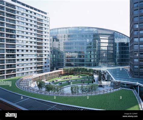 Cardinal Place, Victoria, London. Terraced Garden Stock Photo: 36136264 - Alamy