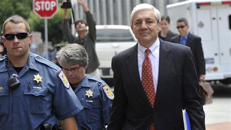 Penn St. ex-president Spanier sues to end prosecution