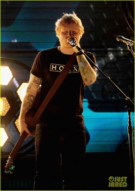 Ed Sheeran Performs 'Shape Of You' at Grammys 2017 - Watch Now!: Photo 3858697 | 2017 Grammys ...