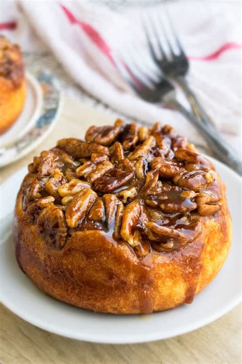 Caramel Pecan Sticky Buns - CakeWhiz