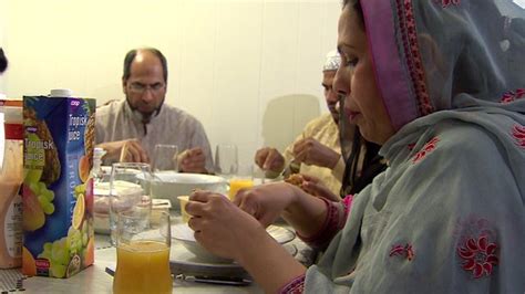 'Challenging' Ramadan in Norway as day lasts 20 hours - BBC News