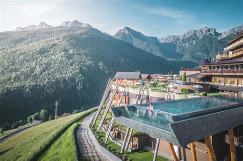 Hotel Hubertus In South Tyrol : Infinity Sky Pool In The Dolomites