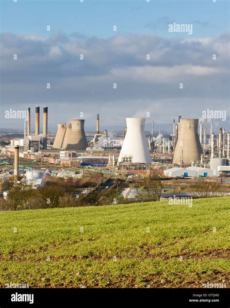 Grangemouth Oil Refinery Stock Photo - Alamy