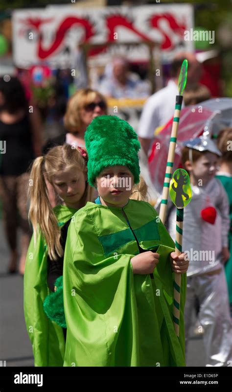 Parade parading hi-res stock photography and images - Alamy