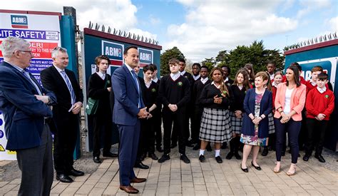 Taoiseach Leo Varadkar visits Luttrellstown Community College - ddletb