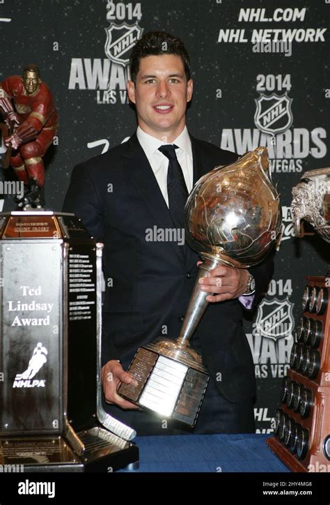 Sidney crosby ted lindsay award hi-res stock photography and images - Alamy