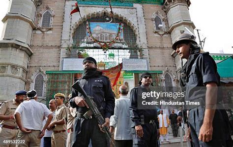 The Khwaja Moinuddin Chishti Dargah Photos and Premium High Res ...