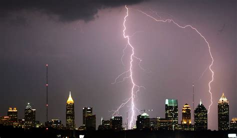 File:Atlanta Lightning Strike edit1.jpg - Wikipedia