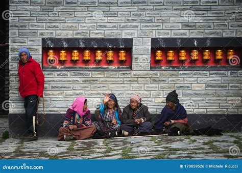 Tibetan Buddhist Group Prayers Editorial Photo - Image of prayer, ceremony: 170059526