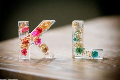 Preserving Flowers in Resin - In-Depth Tutorial with Guide