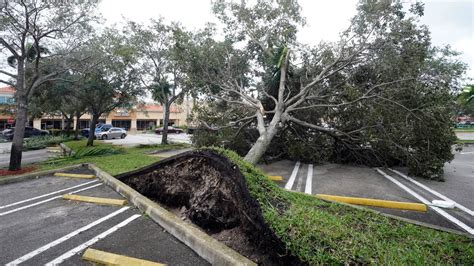 Hurricane Ian Makes Landfall in Southwest Florida as Category 4 Storm ...