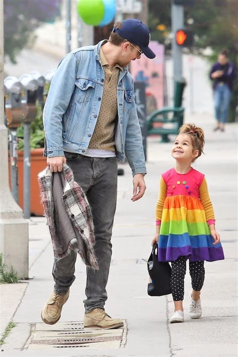 EVGENIA GL HAPPY ..Ryan Gosling and daughter Esmeralda Make the Cutest Pair! - Hollywood Pipeline