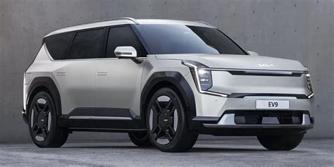 7-Seater Kia EV9 Flagship Electric SUV Revealed With Bold Styling