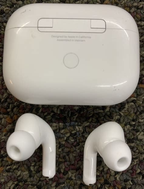 Apple Airpods Pro A2190 with Magsafe Charging Case 1st Gen White Very ...