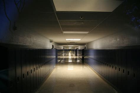 eyedewstuff: 261. CREEPY HS HALLWAY