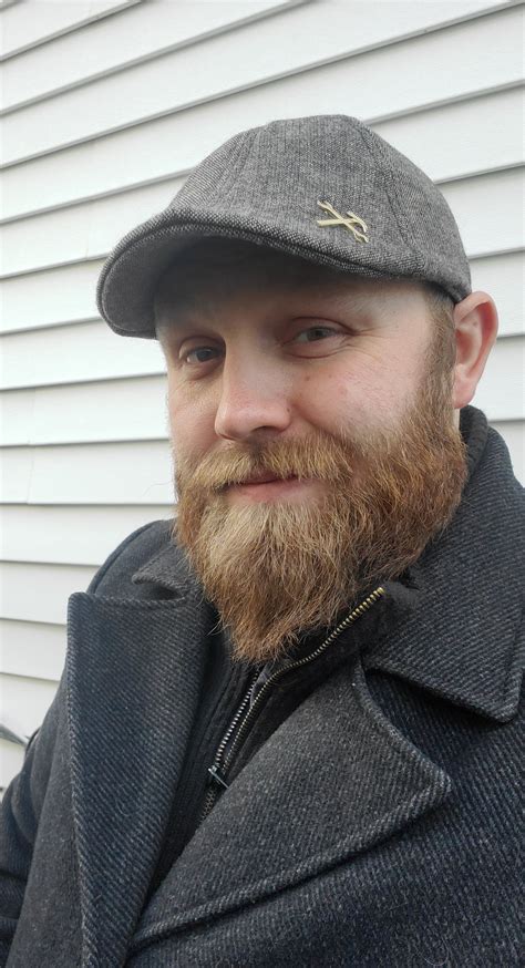 Was feeling good in my new Boston Scally Cap. Happy Saturday friends! : r/beards