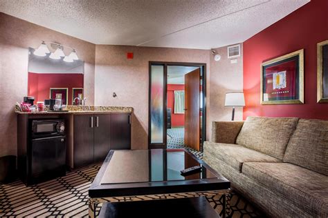 Hotel Rooms & Amenities | Delta Hotels Fargo