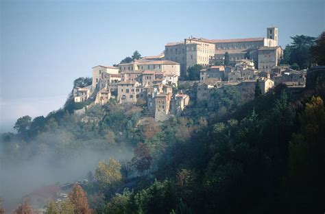 Travel Information and Attractions for Todi, Italy