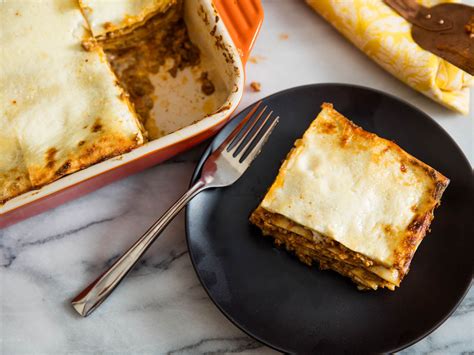 Classic Baked Lasagna Bolognese (Lasagne alla Bolognese) Recipe