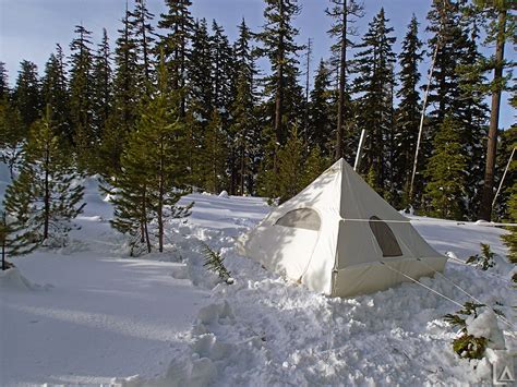 Snow camping near Frog Lake Buttes, Oregon | Loomis Adventures ...