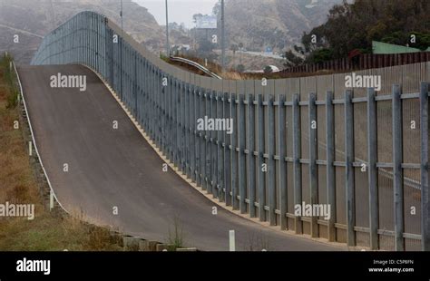 U.S.-Mexico Border Fence Stock Photo - Alamy