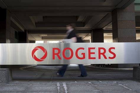 Rogers Drama Spills Into Boardroom as Founding Family Splinters - Bloomberg