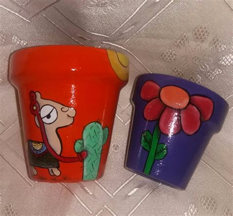 A More macetas pintadas Feria de Quilmes Painted Pots, Cute Drawings, Terracotta, Flower Pots ...