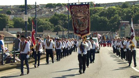 Apprentice Boys' annual Relief of Derry Parade takes place - BBC News