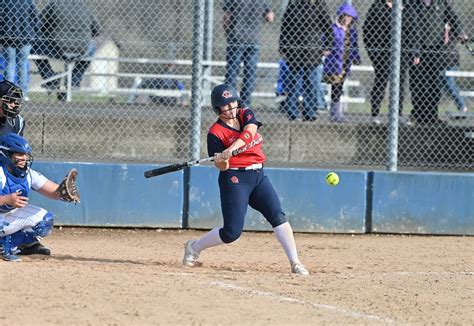 A Bunch Of Runs In The Sun - Lower Columbia College Athletics