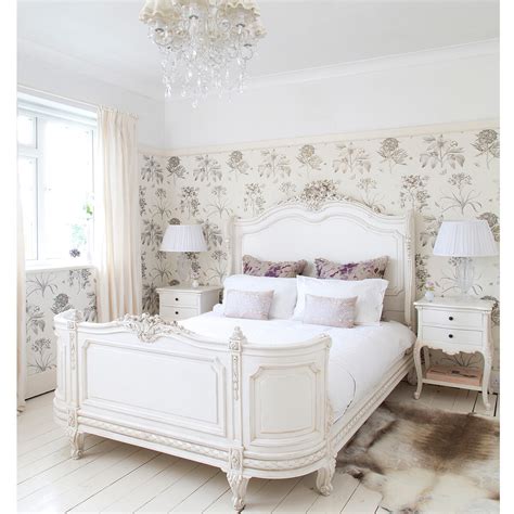 French bed: rafinament, elegance and romance in your bedroom