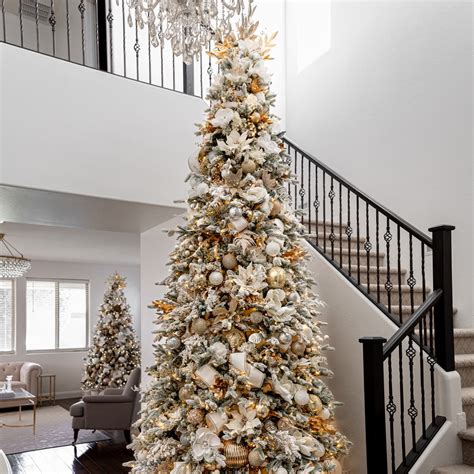 How to Decorate an Elegant White and Gold Christmas Tree Like A Pro