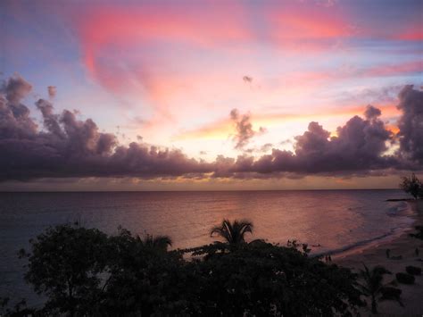 Sunset in Barbados [OC] [2304 x 1727] : r/Beachporn