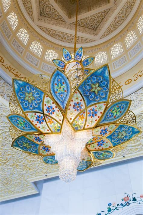 Chandelier Inside Sheikh Zayed Grand Mosque Stock Image - Image of islam, design: 70900023