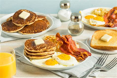 Healthy Full American Breakfast with Eggs Bacon and Pancakes | Full american breakfast, Food ...