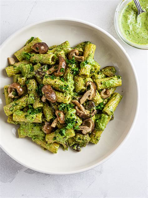 Vegan Spinach Pesto Mushroom Pasta Recipe | Foodaciously