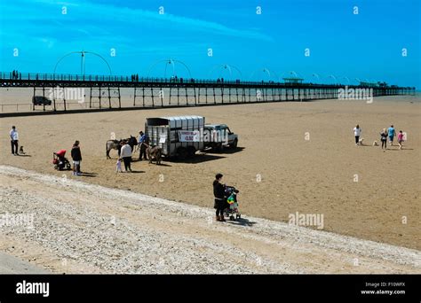 Southport beach merseyside hi-res stock photography and images - Alamy