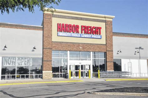 Harbor Freight opens local store - Delaware Gazette