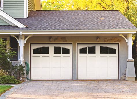 What To Know About Vinyl Garage Doors Before Buying