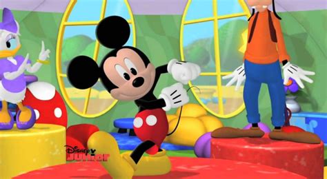 Mickey Mouse Clubhouse - 'Hot Dog Dance' - Disney Official | Mickey ...