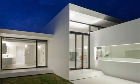 Every corner of this minimalist house in Japan was designed around art