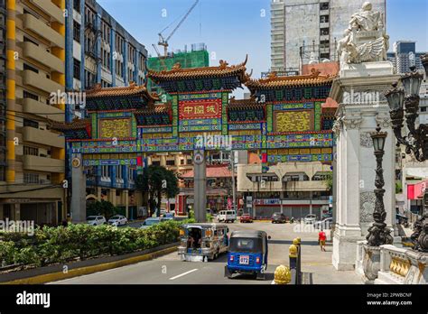 The New Binondo Chinatown Arch, Manila, The Philippines Stock Photo - Alamy