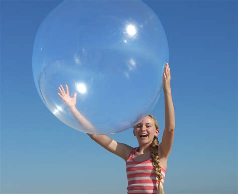 CatchOfTheDay.com.au | The Amazing Wubble Bubble Ball - Blue