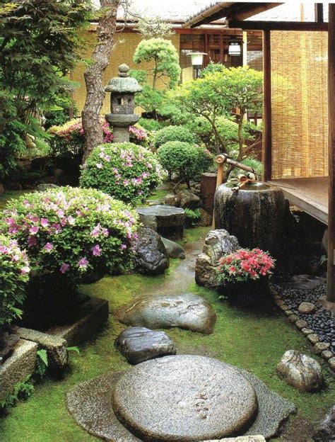 kleiner japanischer garten pflanzen azaleen hecken deko #garden #ideas #japanesegardendesign ...