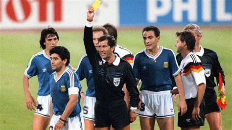 Momentos inolvidables del Mundial: La Argentina de Maradona es abucheada en Italia 1990 - Balón ...