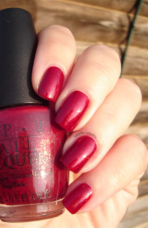 Noelie's Nails: OPI Smitten with Mittens